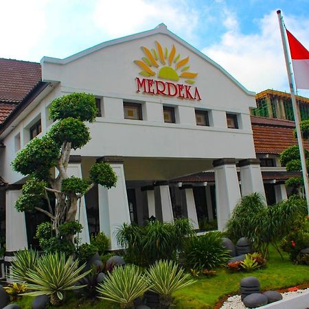 Hotel Merdeka Kediri Kediri  Exterior photo