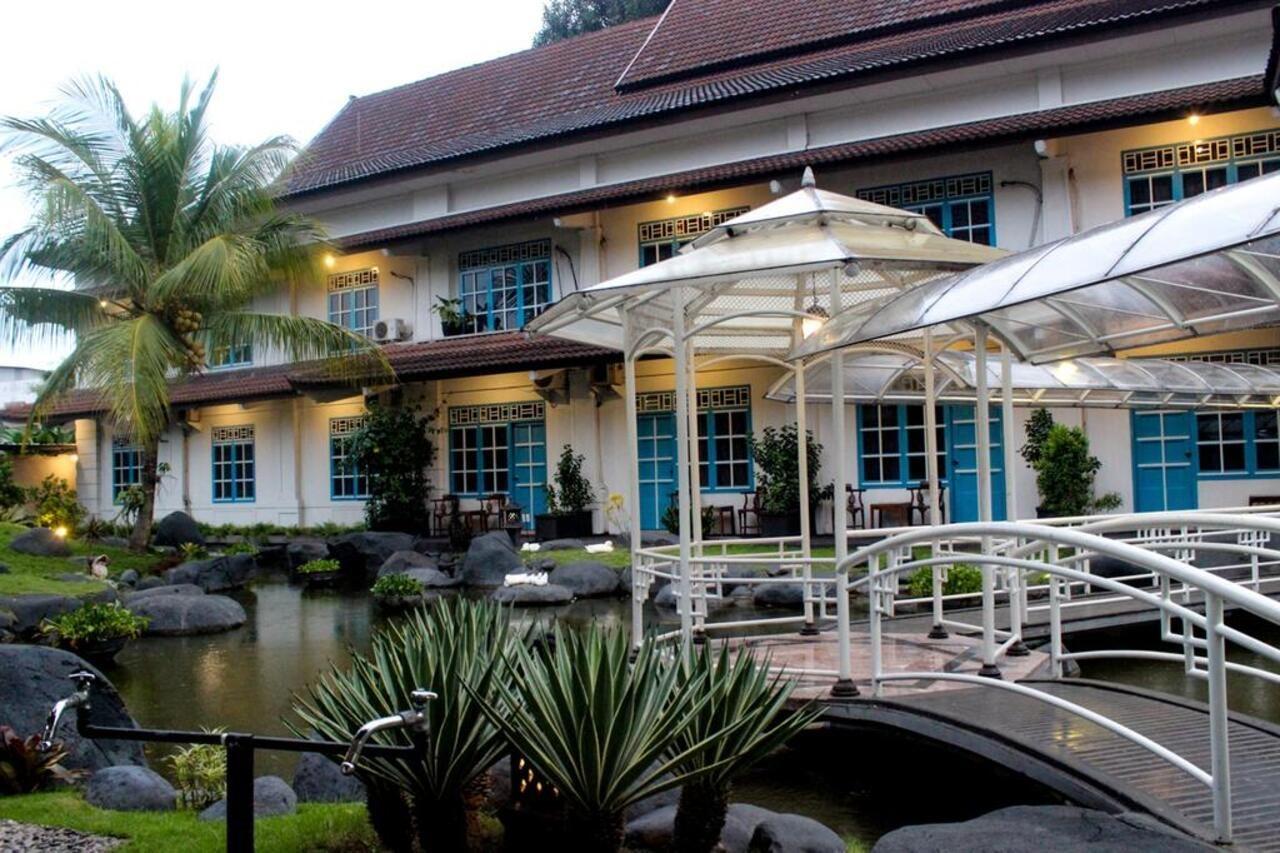 Hotel Merdeka Kediri Kediri  Exterior photo