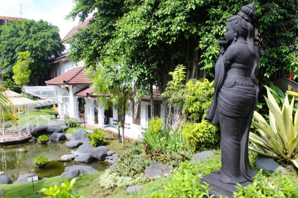 Hotel Merdeka Kediri Kediri  Exterior photo