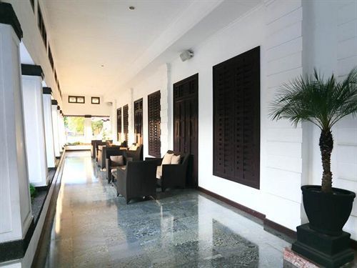 Hotel Merdeka Kediri Kediri  Exterior photo