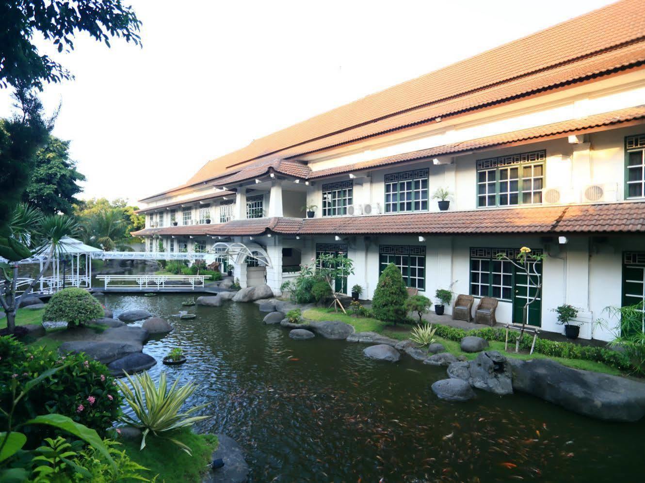 Hotel Merdeka Kediri Kediri  Exterior photo