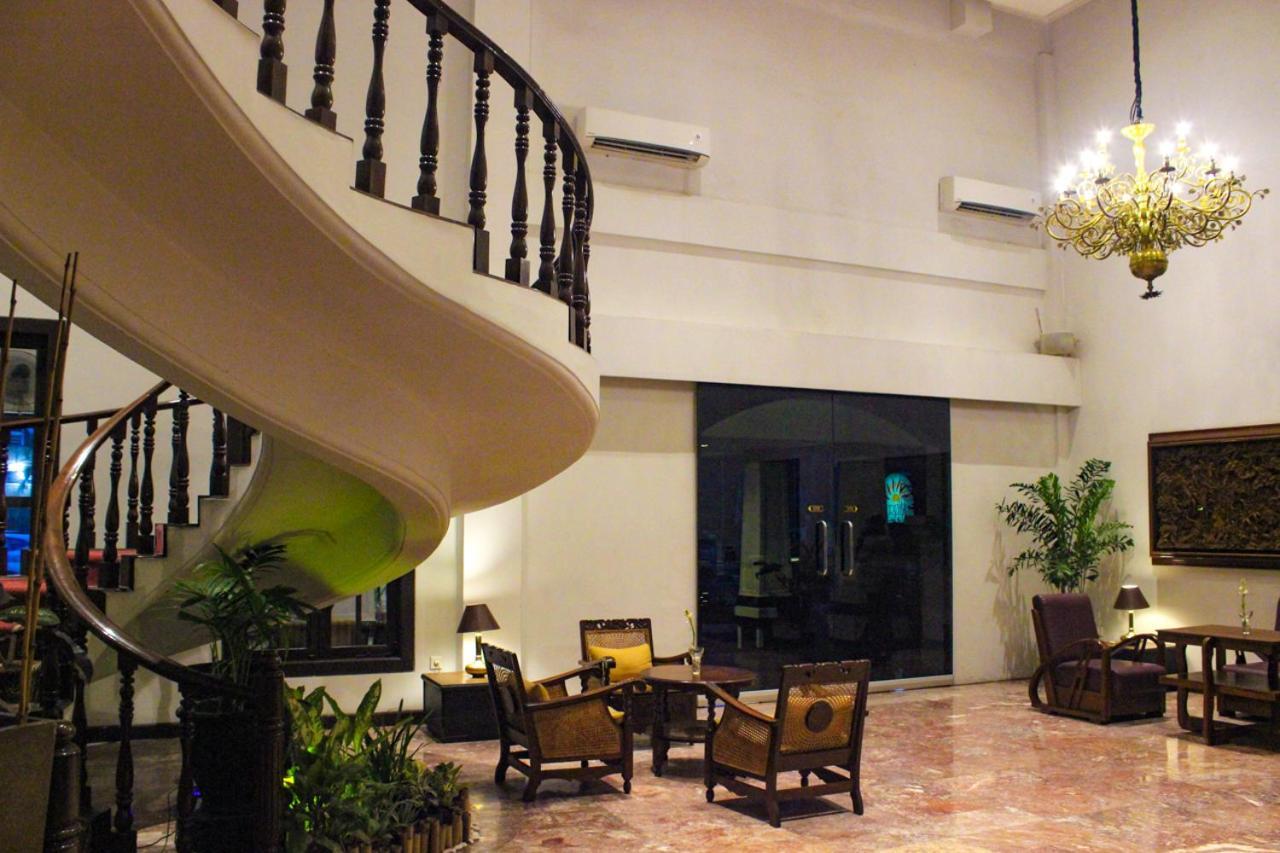Hotel Merdeka Kediri Kediri  Exterior photo